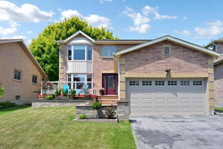 22 Hulst DR, Bradford West Gwillimbury, ON L3Z 2T3