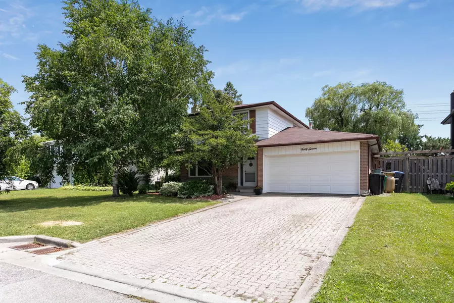 47 Golf View DR, Brampton, ON L6W 1A4