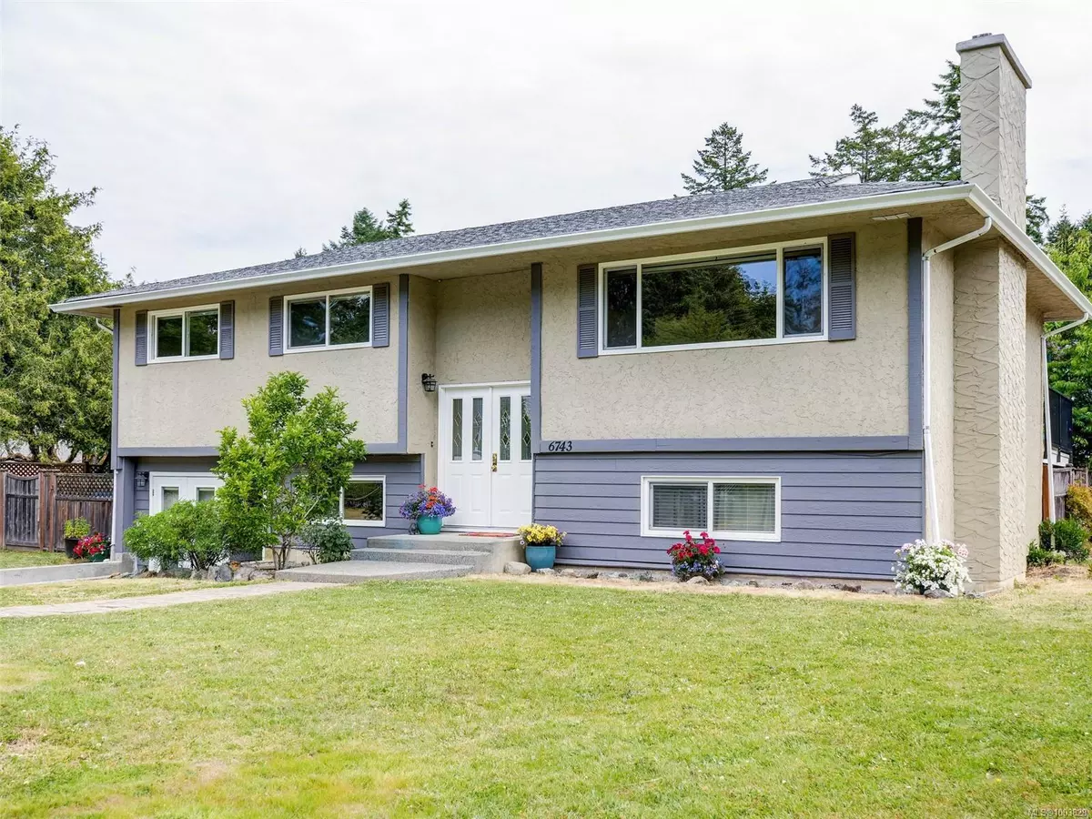 Central Saanich, BC V8M 1A5,6743 Wendonna Pl