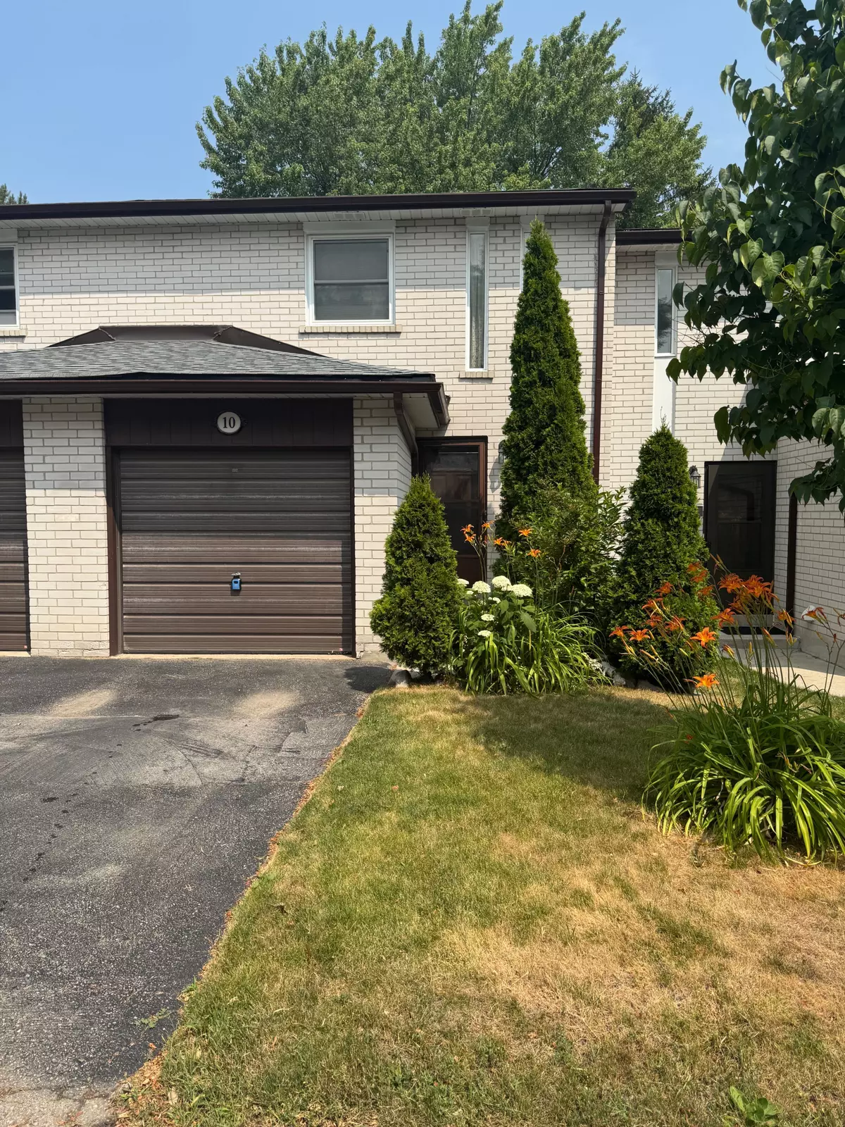 Markham, ON L3T 5B8,10 Niles WAY #319