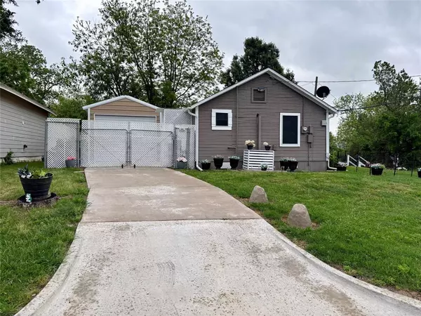 Bonham, TX 75418,301 E 2nd Street