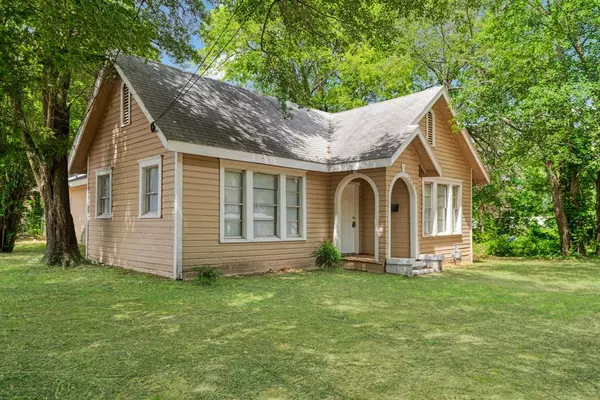 Paris, TX 75460,1358 Bonham St
