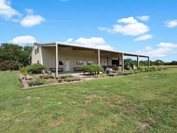 Wolfe City, TX 75496,333 County Road 3714
