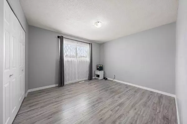 Calgary, AB T2A 3N2,6259 Penedo WAY SE