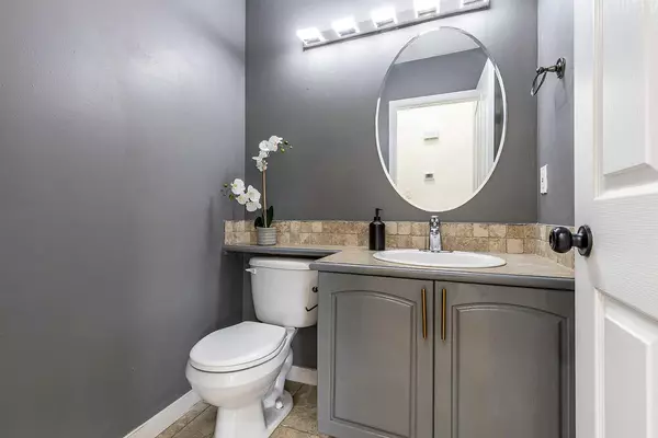 Medicine Hat, AB T1B4V5,91 Sierra DR SW