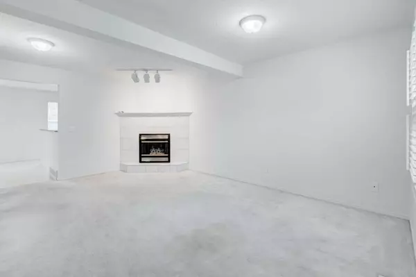 Calgary, AB T3K 4N2,26 Sandpiper CT NW