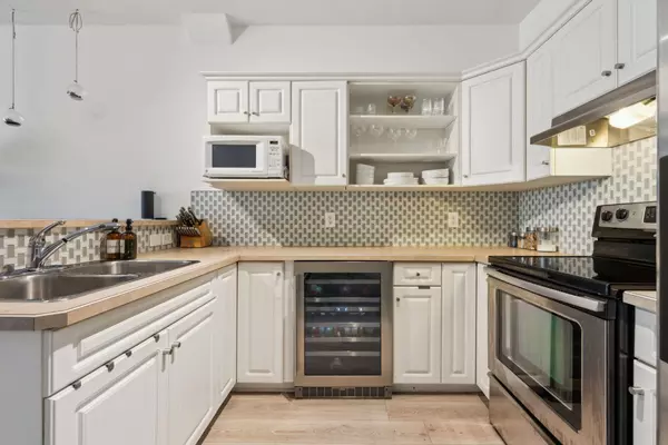 Calgary, AB T2N3R7,2134 Kensington RD NW #103
