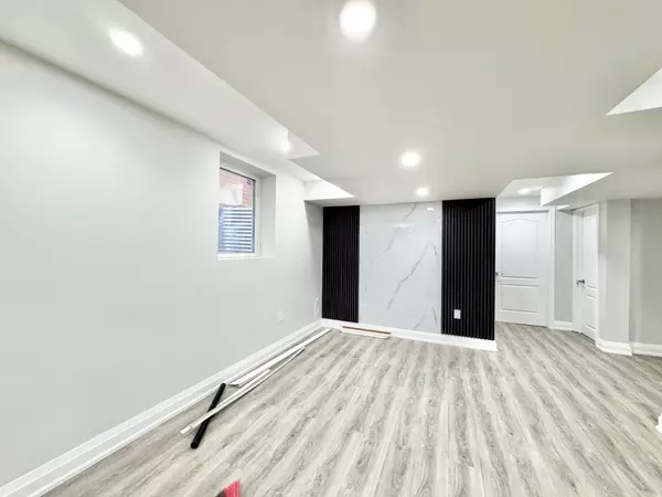 Oshawa, ON L1K 3E8,299 Fleetwood DR