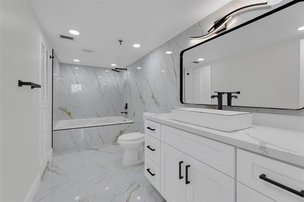 5260 NW 2nd Ave #PH-5, Boca Raton, FL 33487