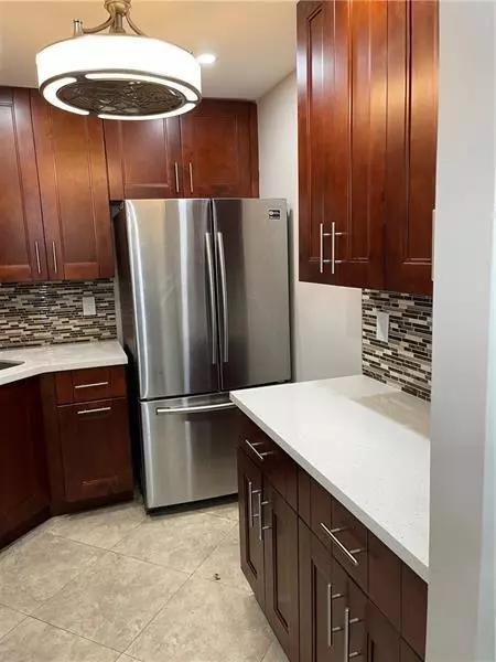 Oakland Park, FL 33309,3115 Oakland Shores Dr #E201