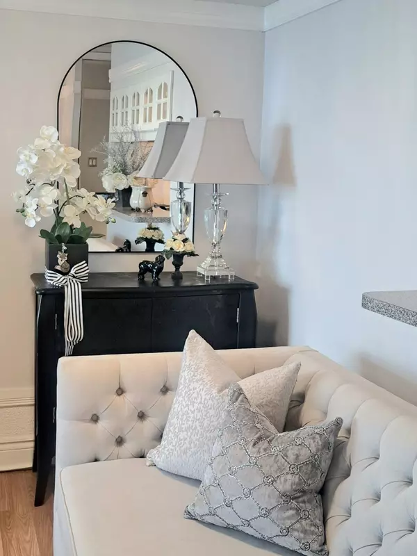 Mississauga, ON L5B 3W3,300 Webb DR #1001