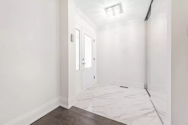 Mississauga, ON L5B 3H7,223 Lech Walesa DR