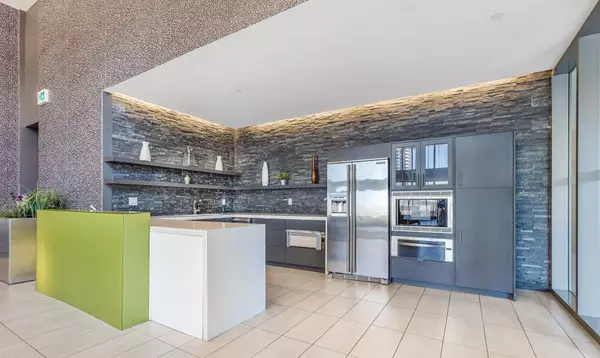 Mississauga, ON L5B 0G7,360 Square One DR S #1905