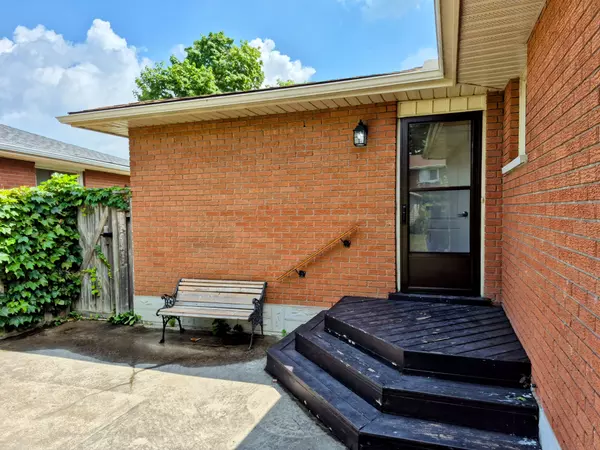 Kitchener, ON N2P 2P9,37 Montcalm DR E #Upper
