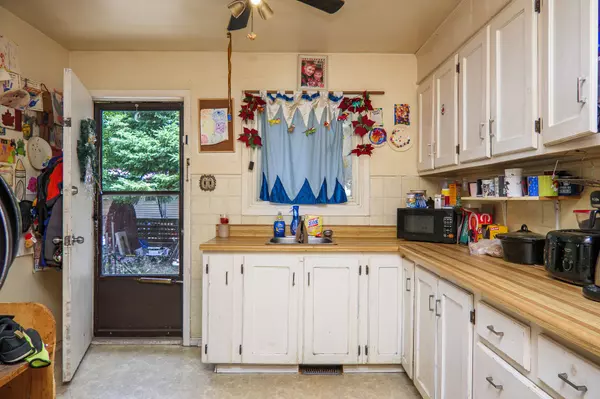 Quinte West, ON K8V 5W2,135 Reid ST