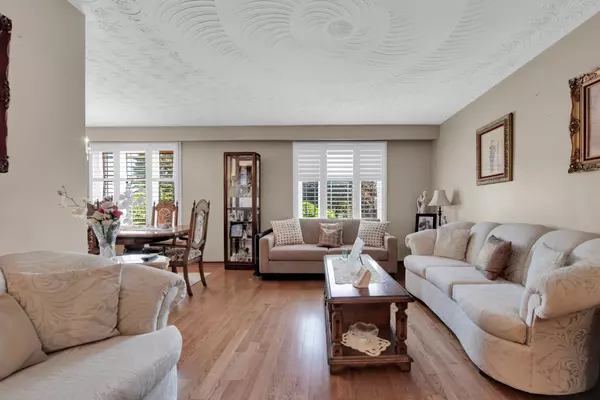 Hamilton, ON L8W 1M2,18 Villa CT
