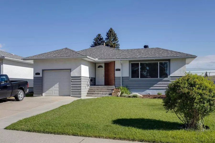 2428 25 AVE Northwest, Calgary, AB T2M 2C5