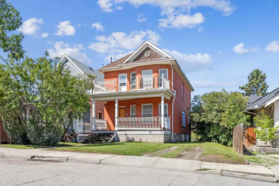 1823 18A ST Southwest, Calgary, AB T2T 4W1