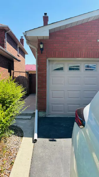 83 Michigan AVE #Basement, Brampton, ON L6Y 4P1