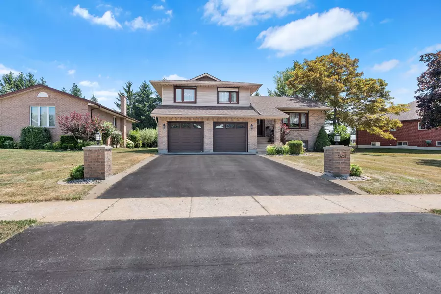 1424 COTTSMERE CT, Kingston, ON K7L 4V4