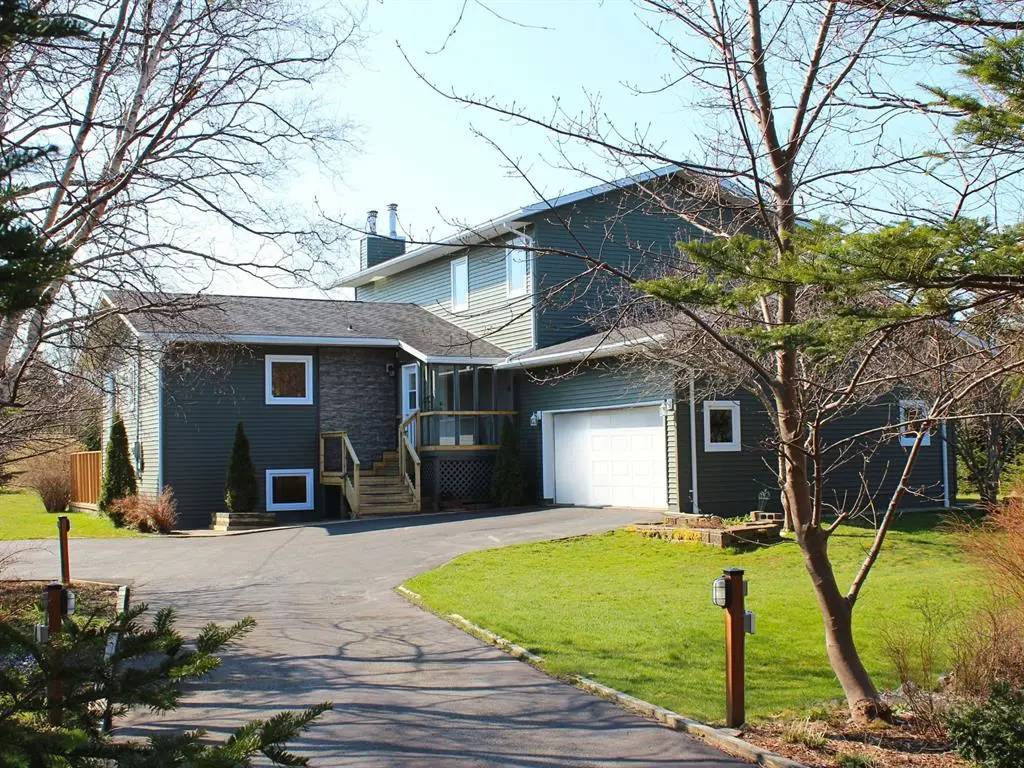 Logy Bay-middle Cove-outer Cove, NL A1K 3B5,121 Pine Line