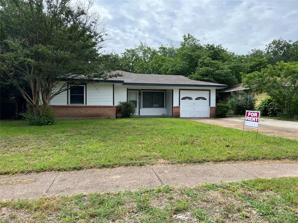 Waxahachie, TX 75165,907 Ellis Street