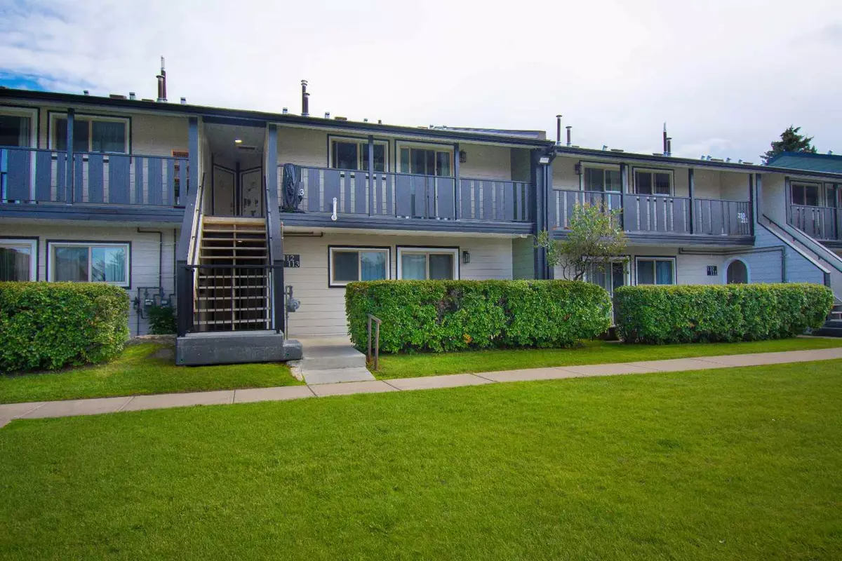 Red Deer, AB T4R 1M8,54 Bell ST #212