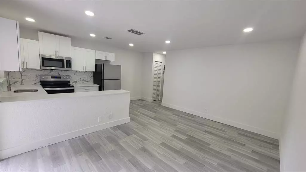 Fort Lauderdale, FL 33312,618 SW 14th Ter. #2