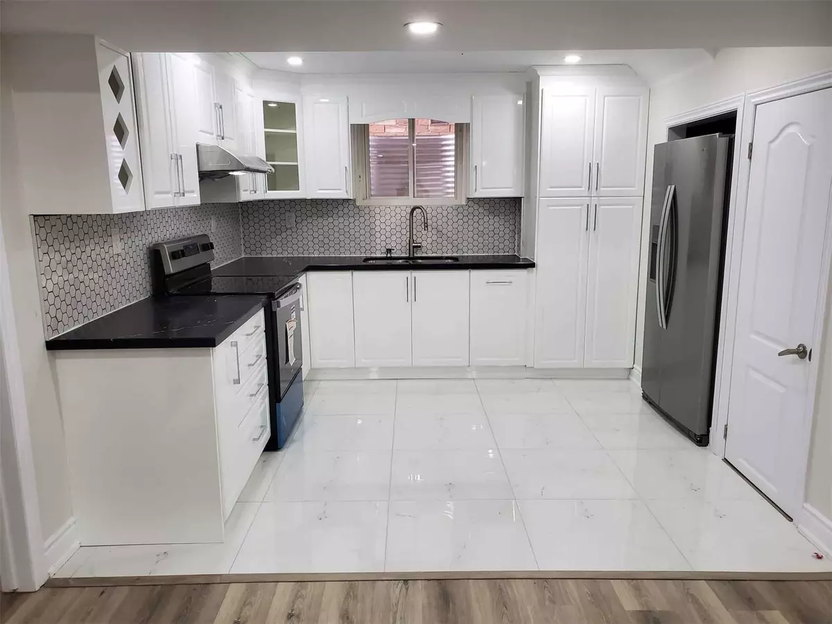 Brampton, ON L7A 4E5,26 Truro CIR