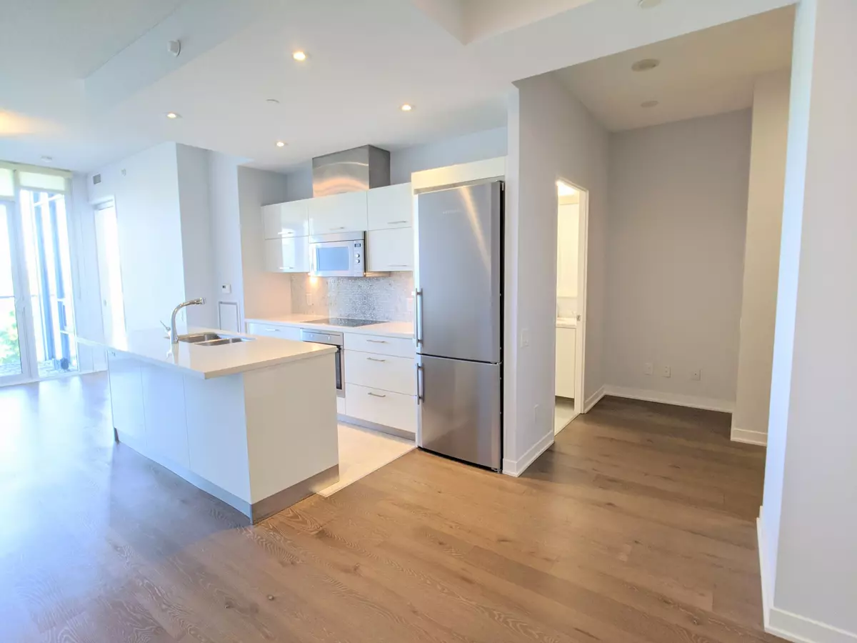 Toronto W06, ON M8Y 0B6,90 Park Lawn RD #712
