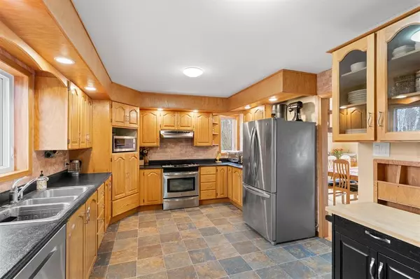 Logy Bay-middle Cove-outer Cove, NL A1K 3B5,121 Pine Line