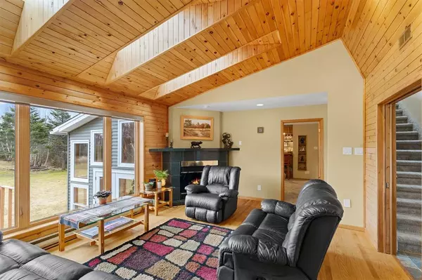 Logy Bay-middle Cove-outer Cove, NL A1K 3B5,121 Pine Line