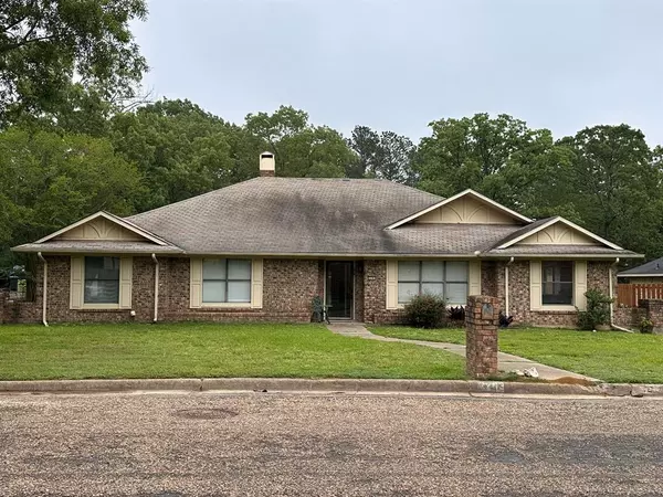 2203 S Williams Avenue, Mount Pleasant, TX 75455