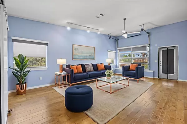 Dallas, TX 75215,1111 S Akard Street #414