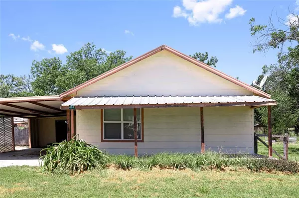 De Leon, TX 76444,624 S Comanche Drive