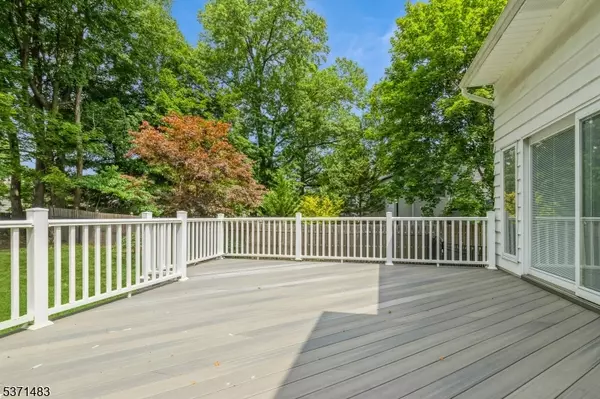 Livingston Twp., NJ 07039,12 Broadlawn Dr