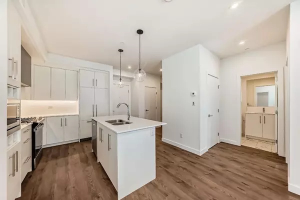 Calgary, AB T3H6L3,8370 Broadcast AVE SW #205
