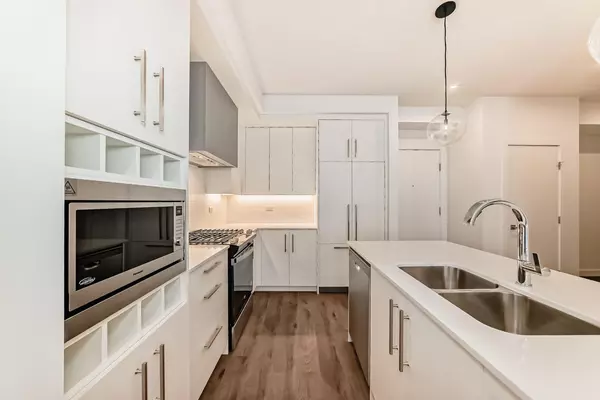 Calgary, AB T3H6L3,8370 Broadcast AVE SW #205
