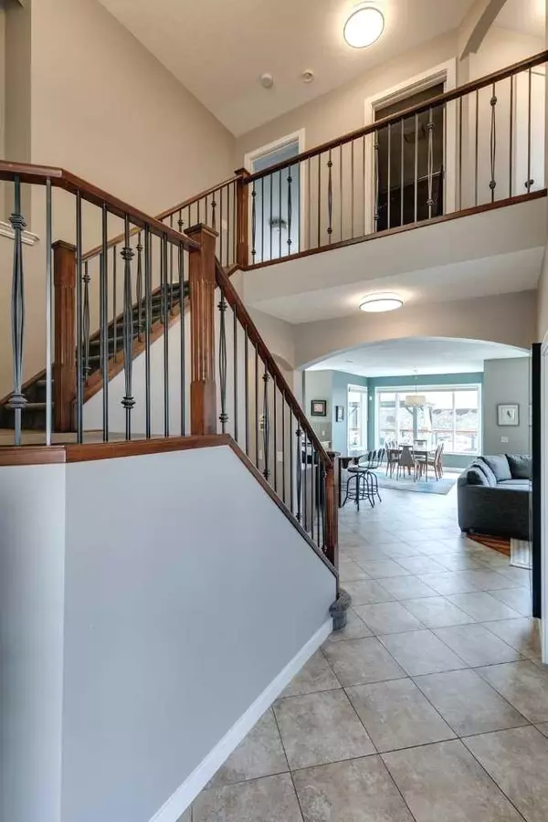 Calgary, AB T2Y 4M8,376 Everglade CIR SW