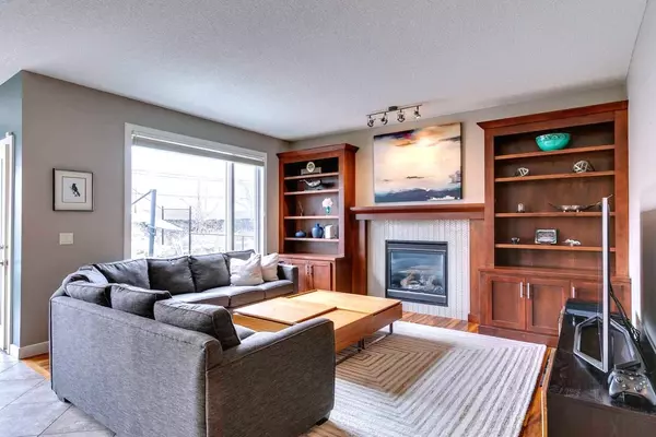 Calgary, AB T2Y 4M8,376 Everglade CIR SW