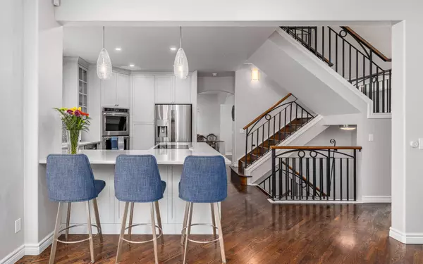 17 Patterson PARK Southwest, Calgary, AB T3H 3A8