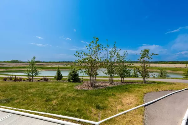 Calgary, AB T2X 5J4,568 Legacy CIR SE
