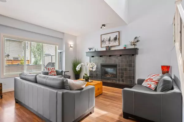 Calgary, AB T2M 0R5,20 Mahogany Heath SE