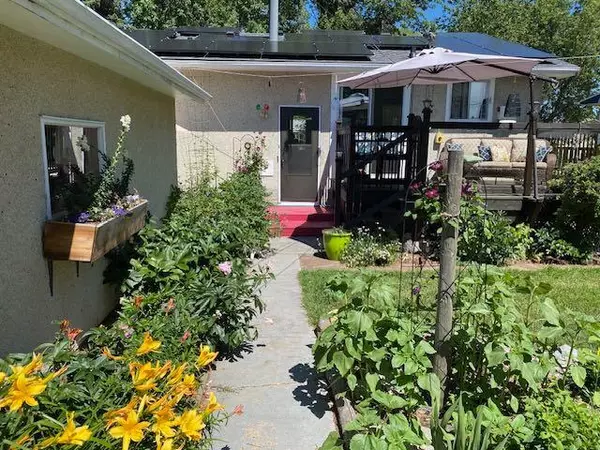 Camrose, AB T4V 2K7,25 Montclare AVE