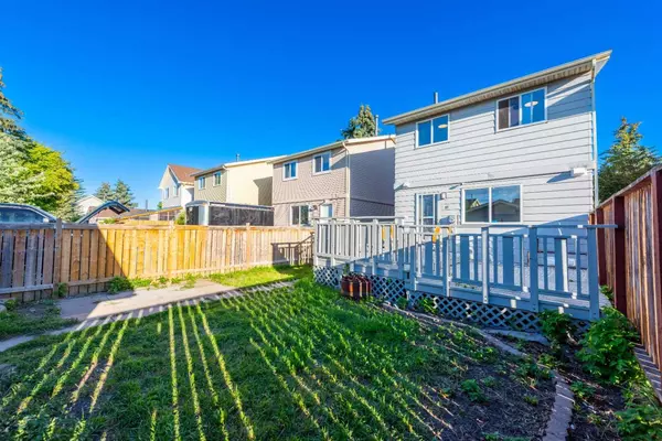 Calgary, AB T2B 2W2,11 Erin Ridge RD Southeast