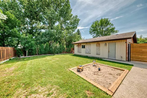 Coaldale, AB T1M 1B5,919 22 AVE