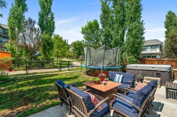 219 Mahogany LNDG SE, Calgary, AB T3M 1X4
