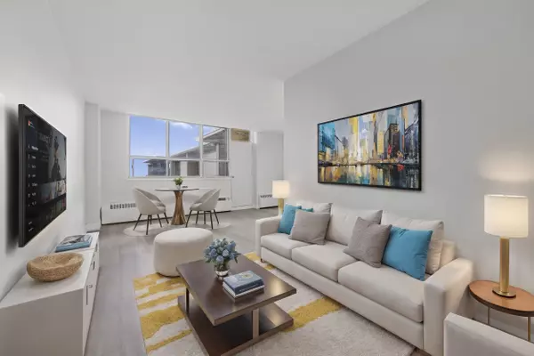 Toronto C11, ON M4H 1L2,65 Thorncliffe Park DR #2108