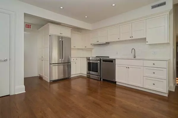 Toronto C02, ON M5R 2L7,85 Admiral RD #201