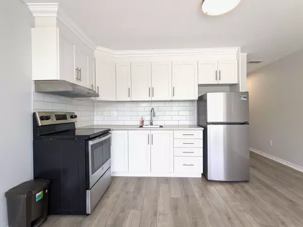 Toronto C01, ON M5T 2L4,201 Augusta AVE #A